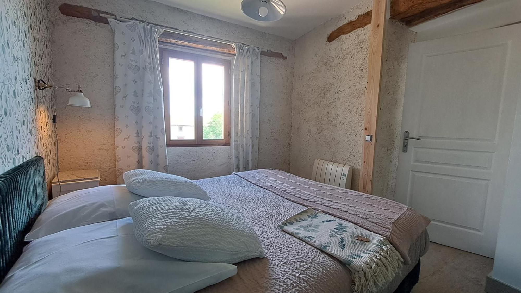 Le Grenier Des Moineaux Bed and Breakfast Font-Romeu-Odeillo-Via Værelse billede