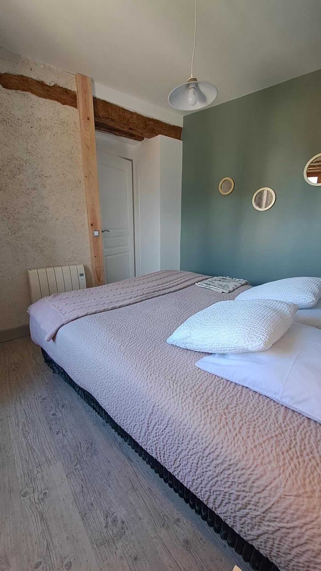 Le Grenier Des Moineaux Bed and Breakfast Font-Romeu-Odeillo-Via Værelse billede
